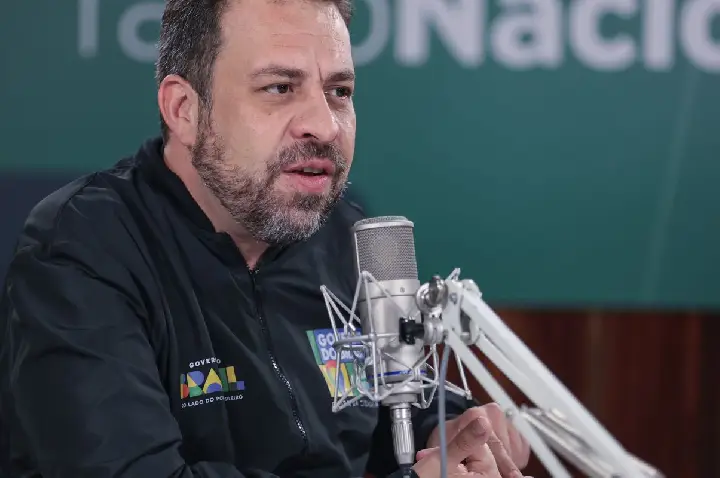 Acabar com a escala 6x1 é prioridade do governo, afirma Boulos