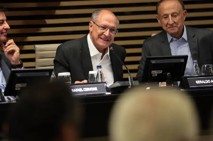 Alckmin diz que redução da jornada de trabalho é tendência mundial