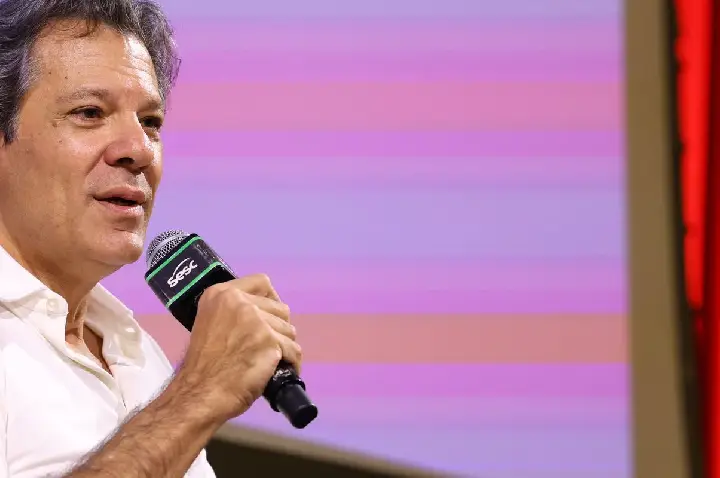 Banco Master é uma pancada no sistema bancário brasileiro, diz Haddad