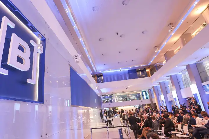 Bolsa volta a bater recorde e encosta nos 190 mil pontos