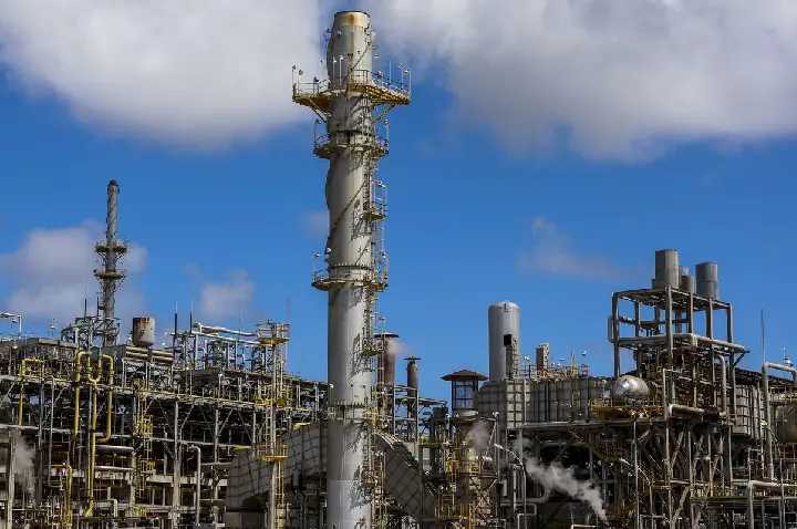 Câmara aprova redução de tributos para indústria química