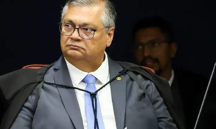 Dino afasta prefeito e vice de Macapá por suspeita de desvio de verba 
