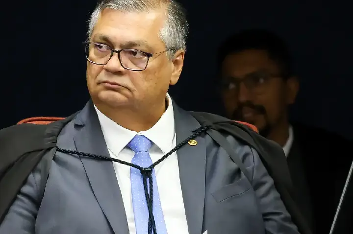 Dino afasta prefeito e vice de Macapá por suspeita de desvio de verba 