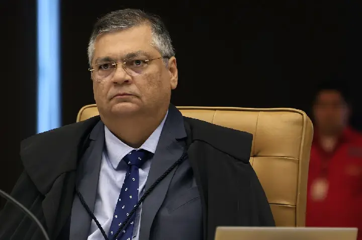 Dino proíbe novas leis que garantam 