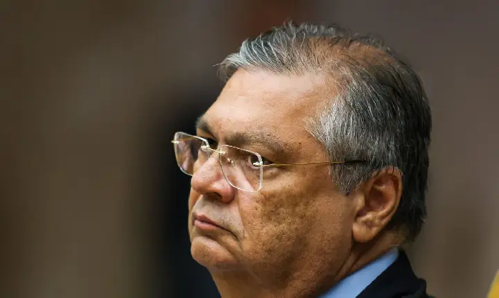 Dino suspende decisão da CPMI do INSS que quebrou sigilos de Lulinha