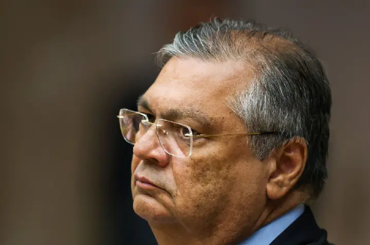 Dino suspende decisão da CPMI do INSS que quebrou sigilos de Lulinha