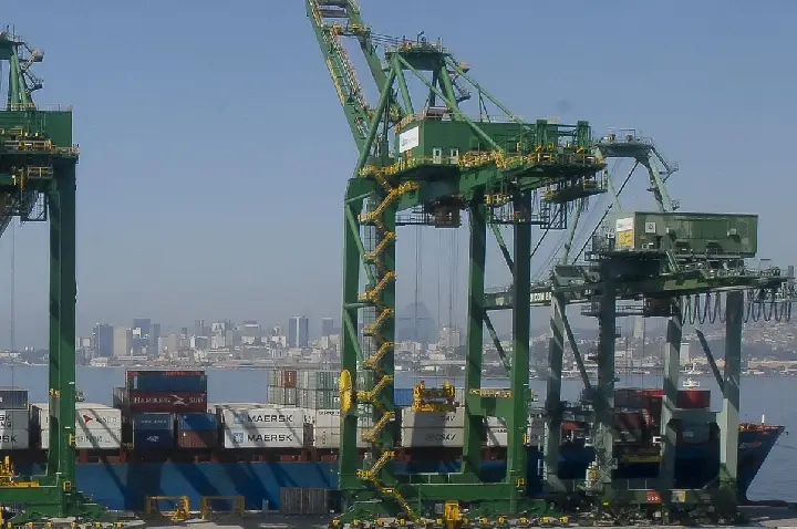 Economia brasileira cresceu 2,2% em 2025, aponta prévia da FGV