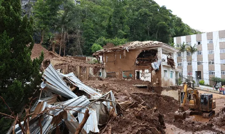 Lula deve sobrevoar áreas afetadas pelas chuvas em MG neste sábado 