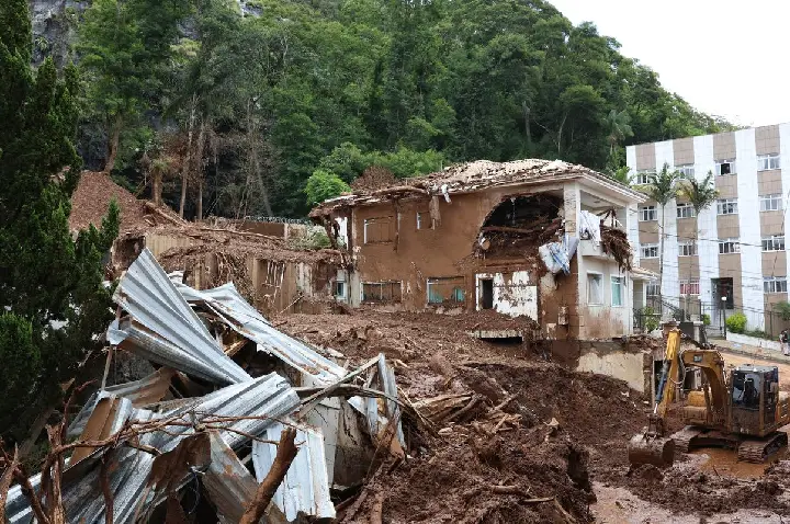 Lula deve sobrevoar áreas afetadas pelas chuvas em MG neste sábado 