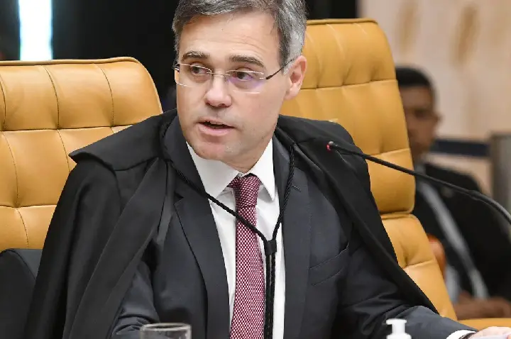 Mendonça devolve dados sigilosos de Vorcaro à CPMI do INSS