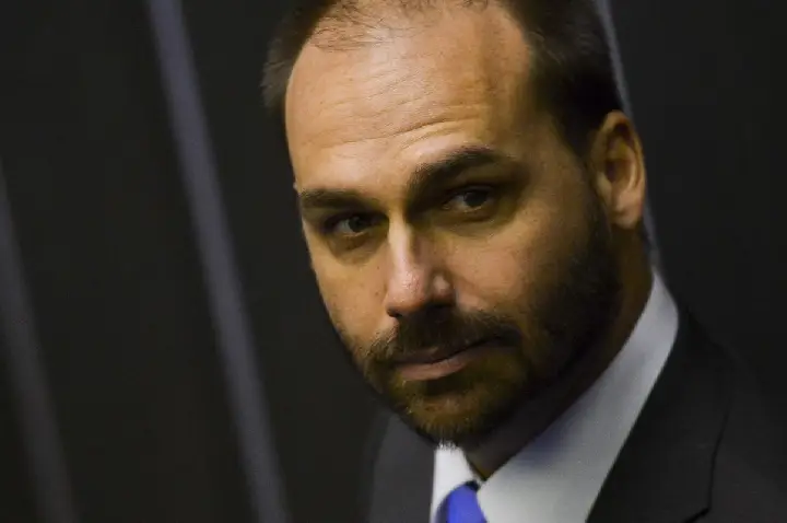 Moraes manda notificar Eduardo Bolsonaro sobre abertura de ação penal