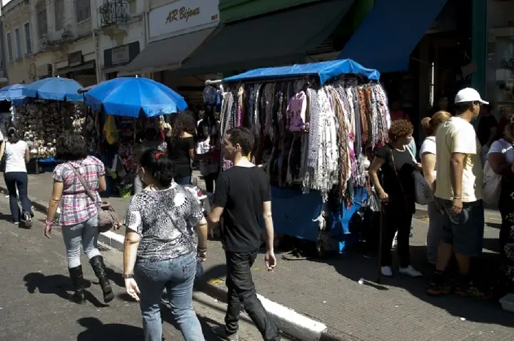 Taxa de informalidade cai no mercado de trabalho, mostra IBGE