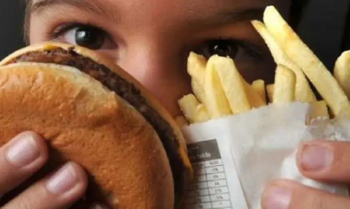 Uma em cada cinco crianças e adolescentes tem sobrepeso ou obesidade