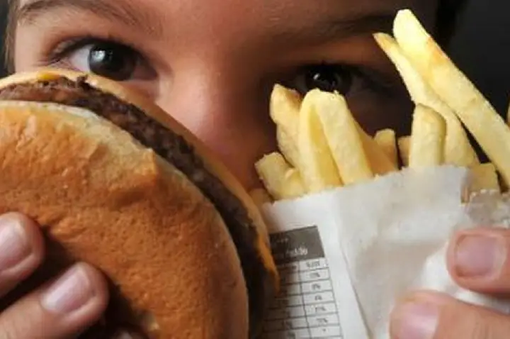 Uma em cada cinco crianças e adolescentes tem sobrepeso ou obesidade