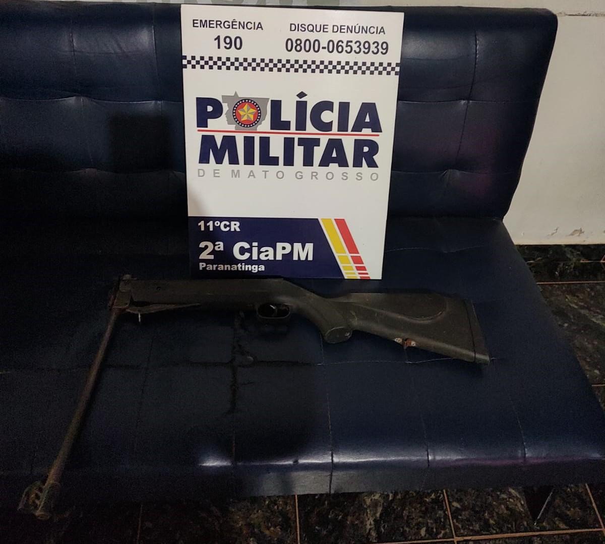 Homem é preso por posse ilegal de arma de fogo após ameaçar esposa no bairro Vila Nova II em Paranatinga