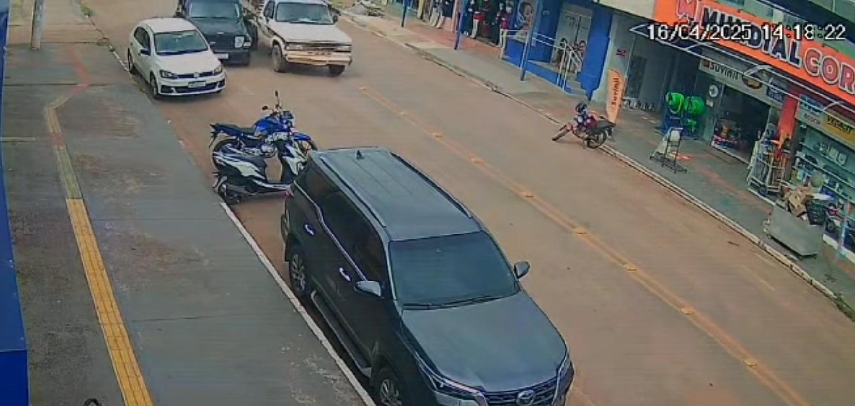 Motorista embriagado causa acidente no centro de Paranatinga e danifica cinco veículos