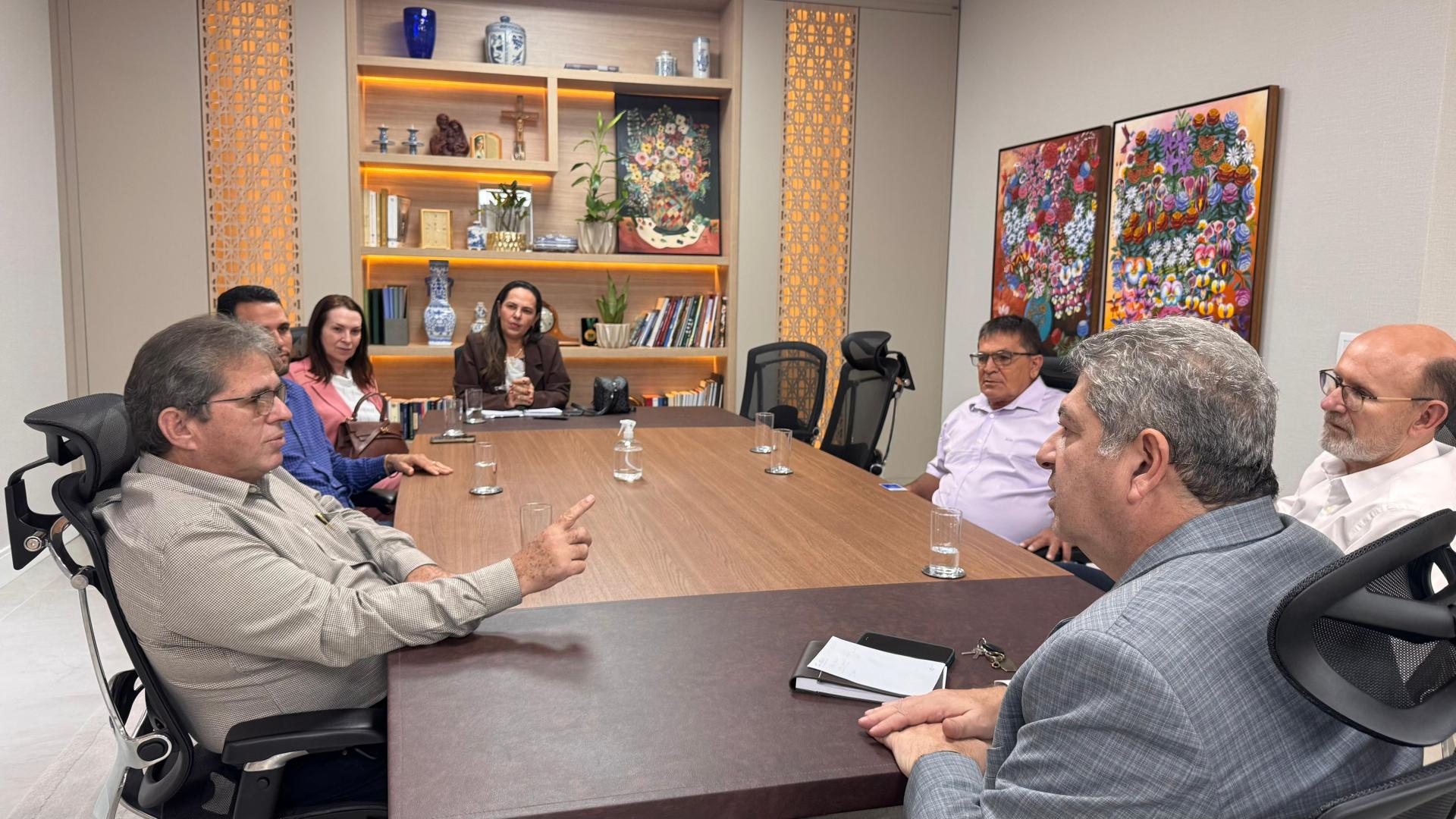 Prefeito, Vereadores e Secretários fazem reunião com conselheiro do TCE-MT para melhorar acesso à saúde no Hospital Municipal