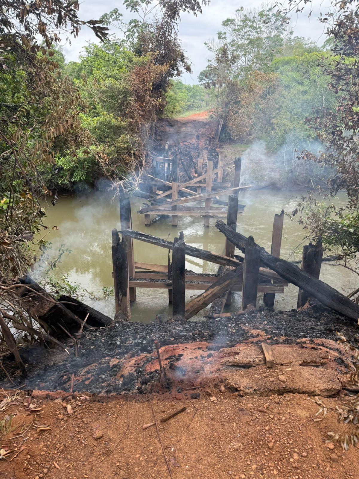 Ato criminoso destrói ponte na zona rural de Paranatinga