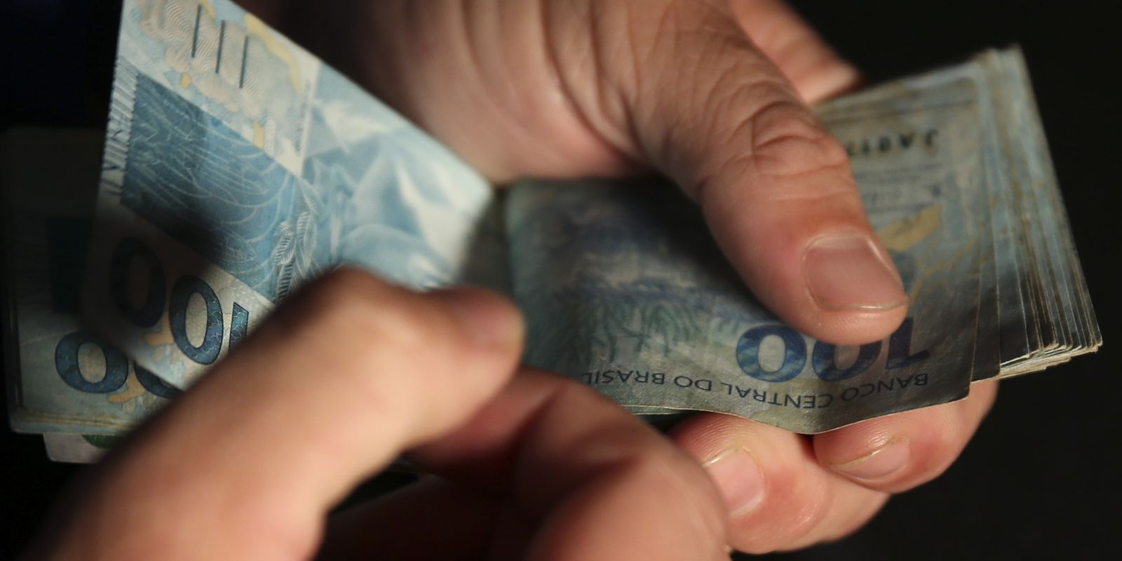 MG: moradores de cidades afetadas pelas chuvas já podem sacar o FGTS